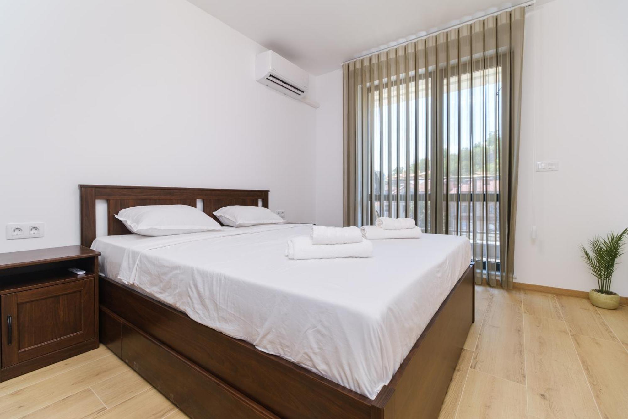Modern 1-bedroom With Free Parking Apartment
